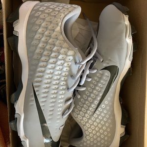 Baseball/softball cleats